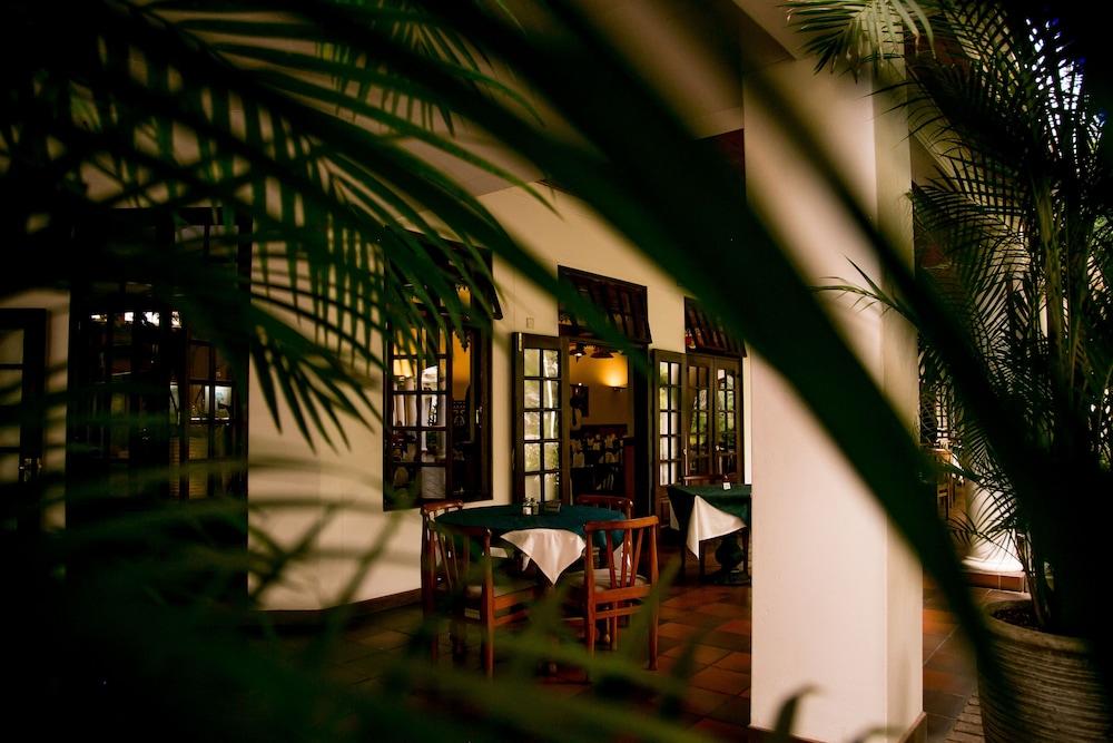 Bronte Hotel Harare Extérieur photo