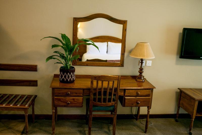 Bronte Hotel Harare Extérieur photo
